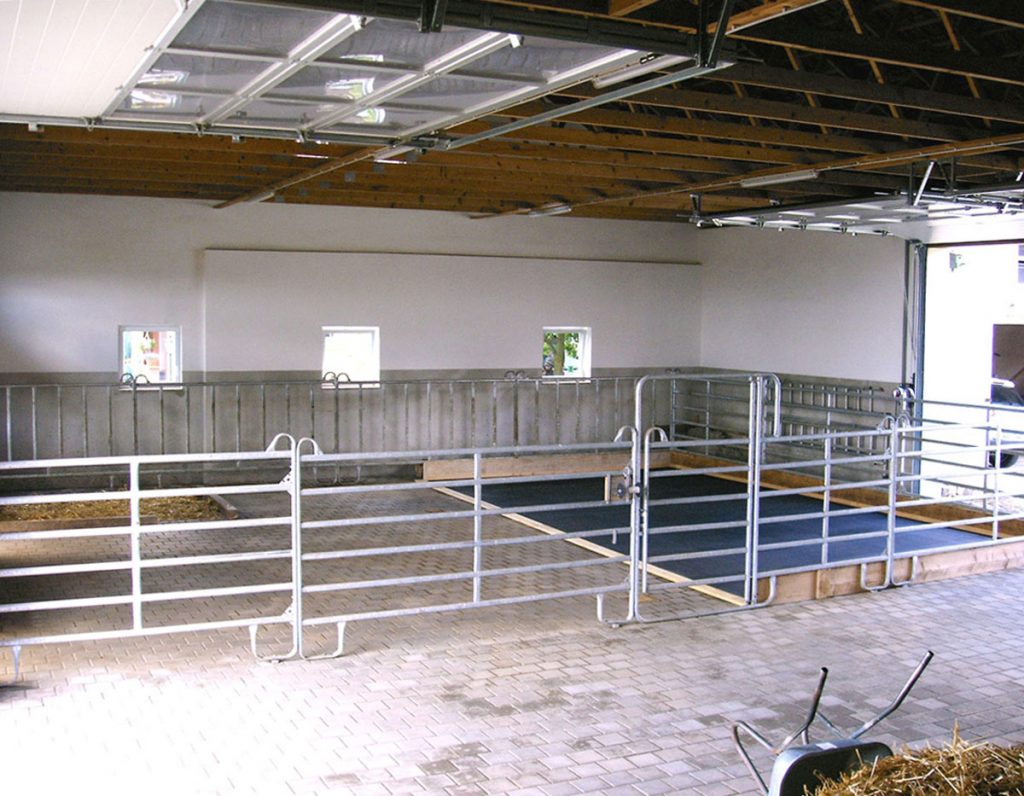 Stallanlage Innenbereich mit Stallmatten